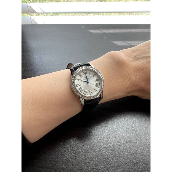 Lucien  Piccard watch, round dial face, black leather strap, calendar - Picture 1 of 7